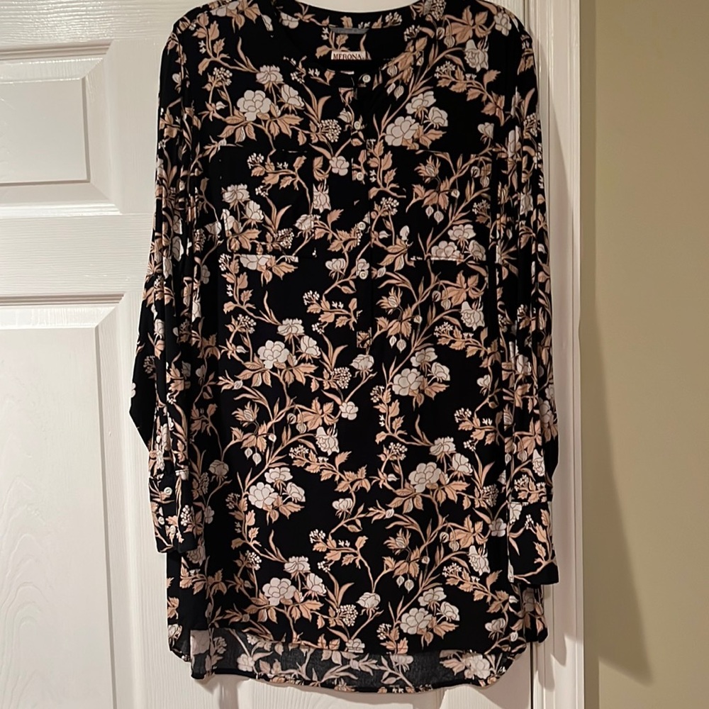 Read new sleeve dress with button detail